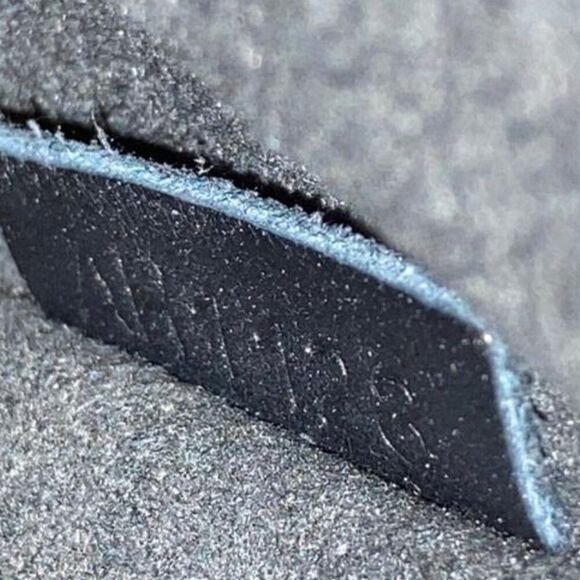 Louis Vuitton Cuir Plume and Cuir Ecume Leather Very One Handle in Noir Satchel - Picture 12 of 13